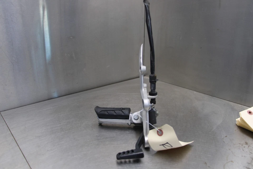 15-22 HONDA CBR300R RIGHT REARSET REAR SET DRIVER FOOT PEG REST STOP Foto 2 de 4