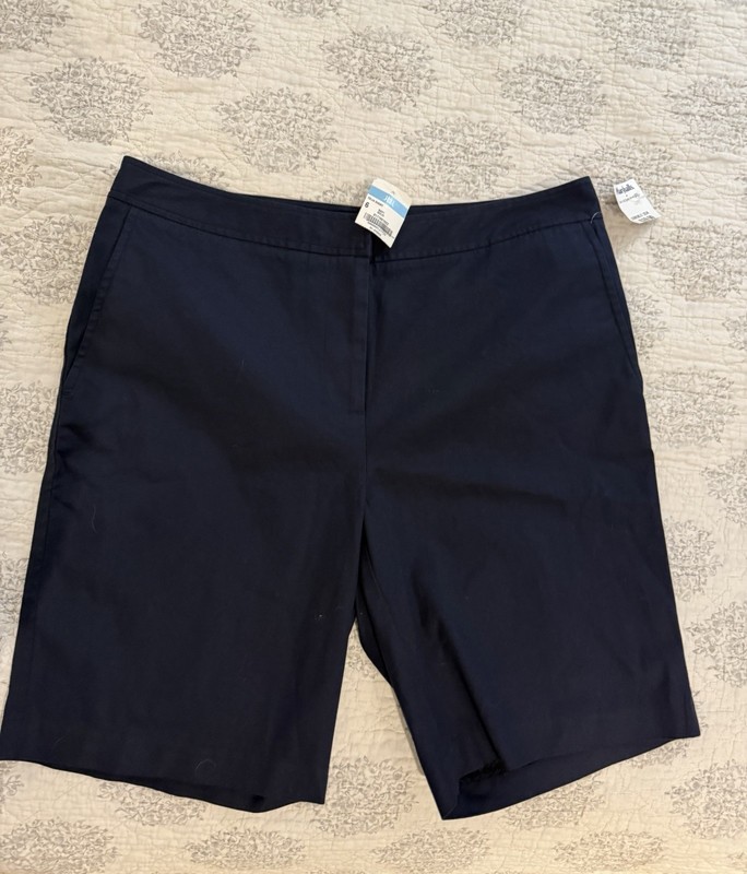 NWT J.McLaughlin Celia Stretch Cotton 9" Chino Shorts navy Blue size 6