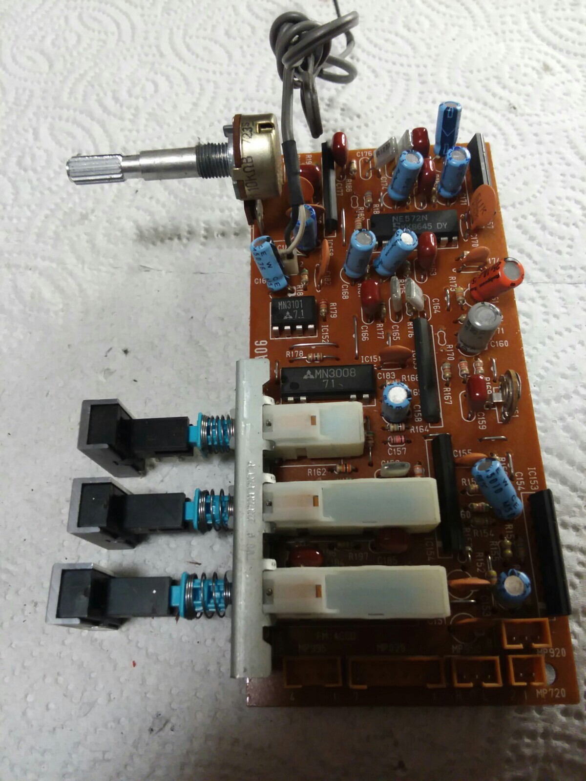 Carver AVR100 vintage audio equipment - eBay listing photo 4