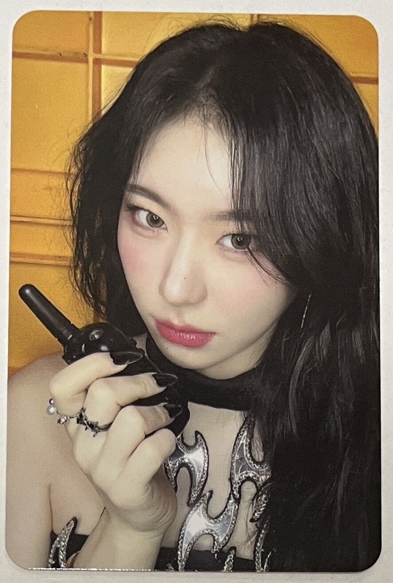 ITZY - BORN TO BE LIMITED VER. Album Ofiicial PHOTOCARD