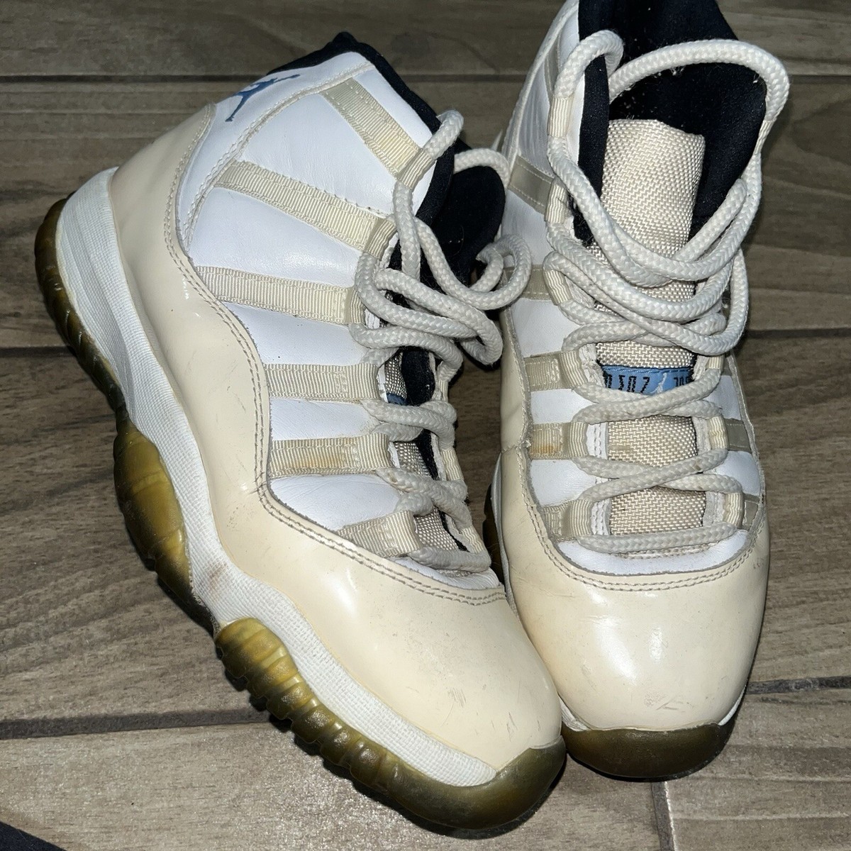 Air Jordan 11 Sz 7 Columbia 2001 OG Nike Basketball White 