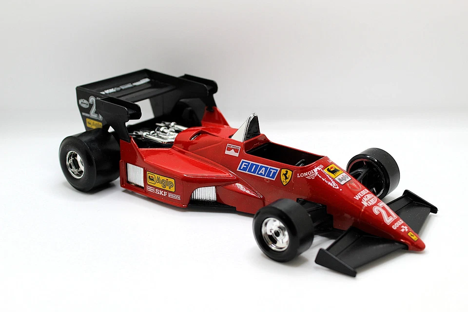 Bburago Ferrari F1 126 C4 1984 Michele Alboreto 1:24 Scale Diecast Model - Image 2 of 4