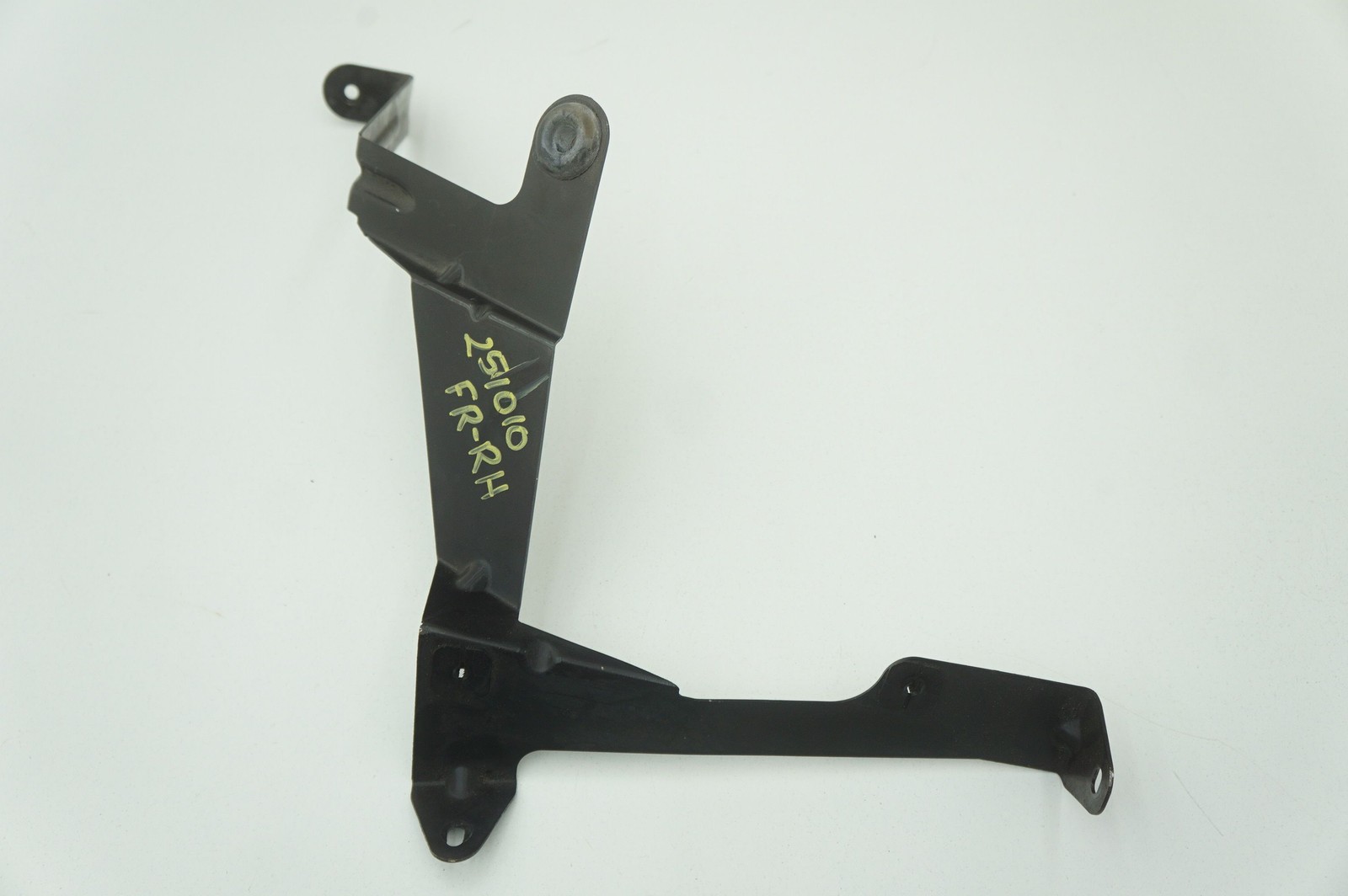 Front Right Passenger Side Support Bracket OEM Rolls Royce Phantom Vii 2006