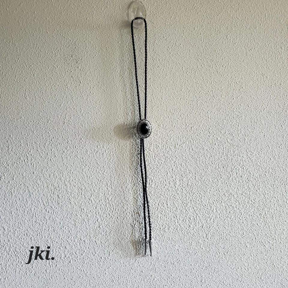 Corbata Bolo de ónix negro con puntas plateadas Foto 2 de 4