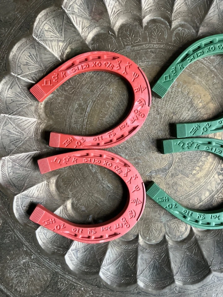 Set of 4 Vintage Rubber Pitching Horseshoes, Two Red and Two Green - Image 3 of 4