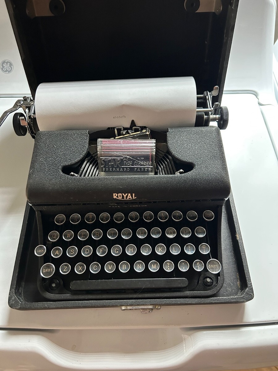 Vintage Royal Portable Typewriter Glass Keys & Case | eBay