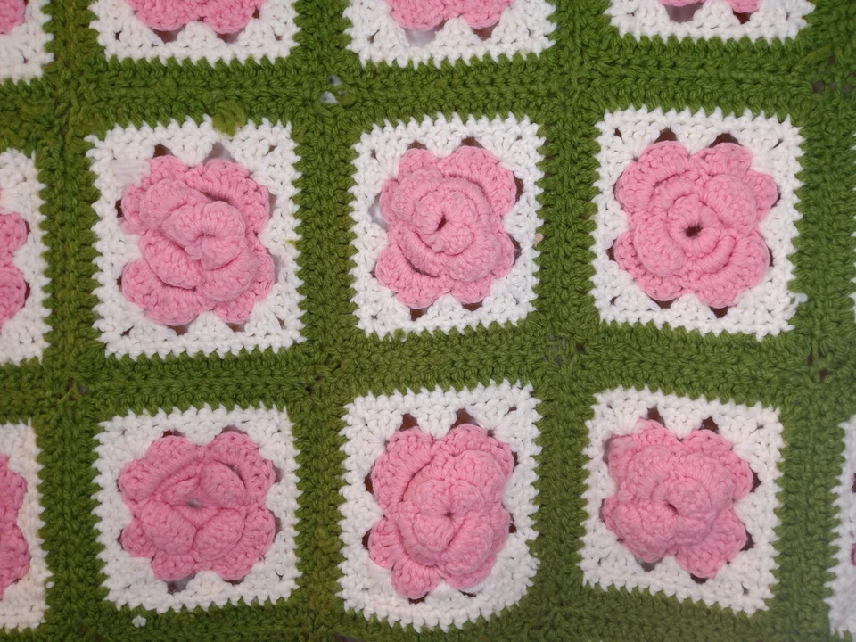 Manta cuadrada para bebé Granny tejida a mano rosa verde blanco roto 51" X 51" Foto 2 de 4