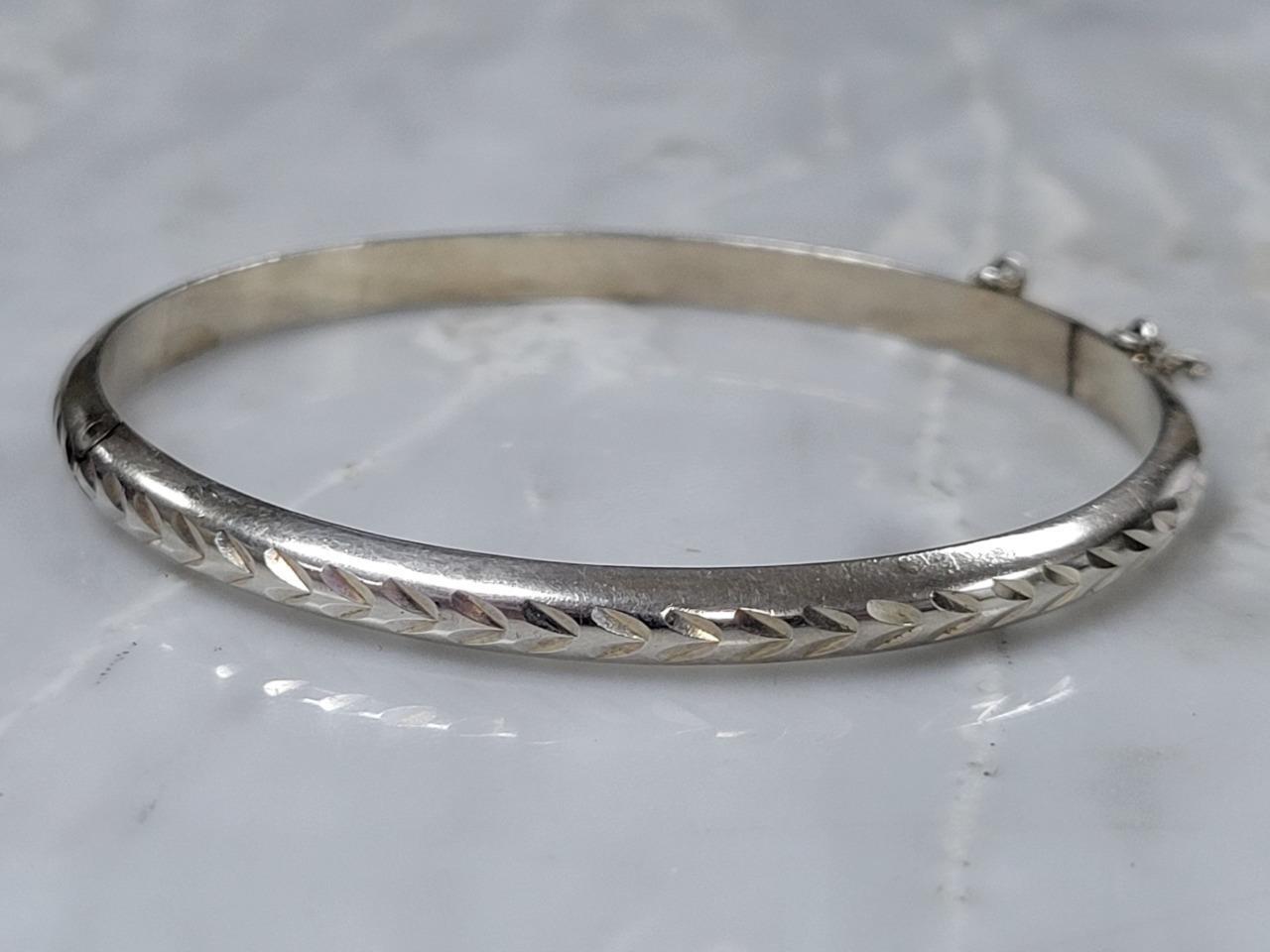 Sterling Silver Etched Hinged Bangle Bracelet ~ 7-1/4