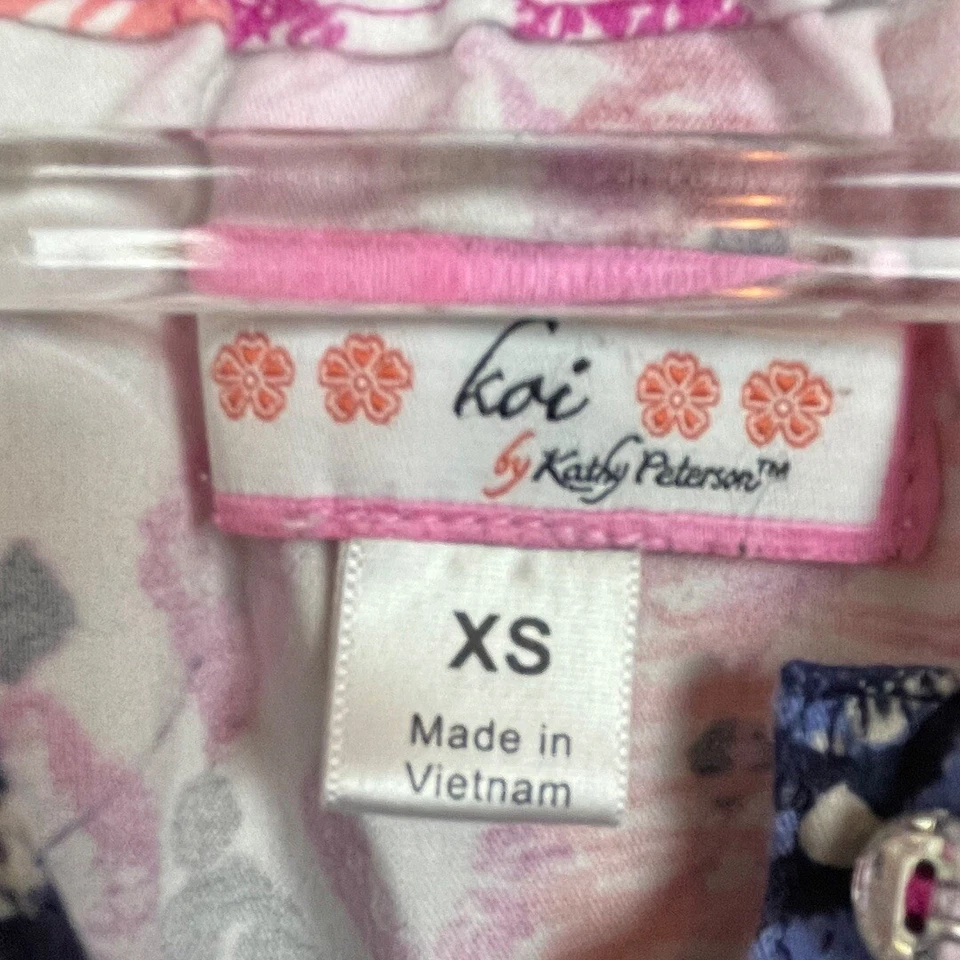 Koi by Kathy Peterson Style 149PR Scrub Top Size XS Pink Blue White Medical - Image 3 of 4