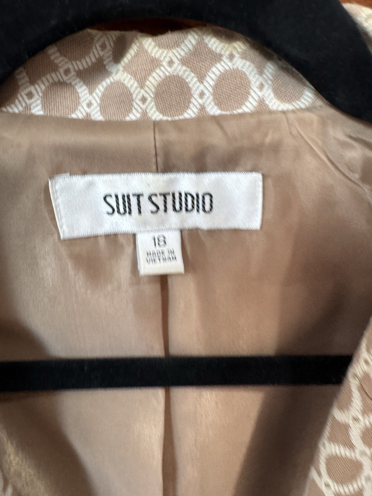 Suit Studio Tan Geometric Pattern Belted Long Sui… - image 8