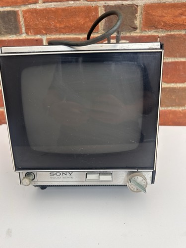VINT. PROP SONY SOLID STATE TRANSISTOR TV RECEIVER MOD.9-90UB WORKING FAIR COND. - Picture 2 of 17