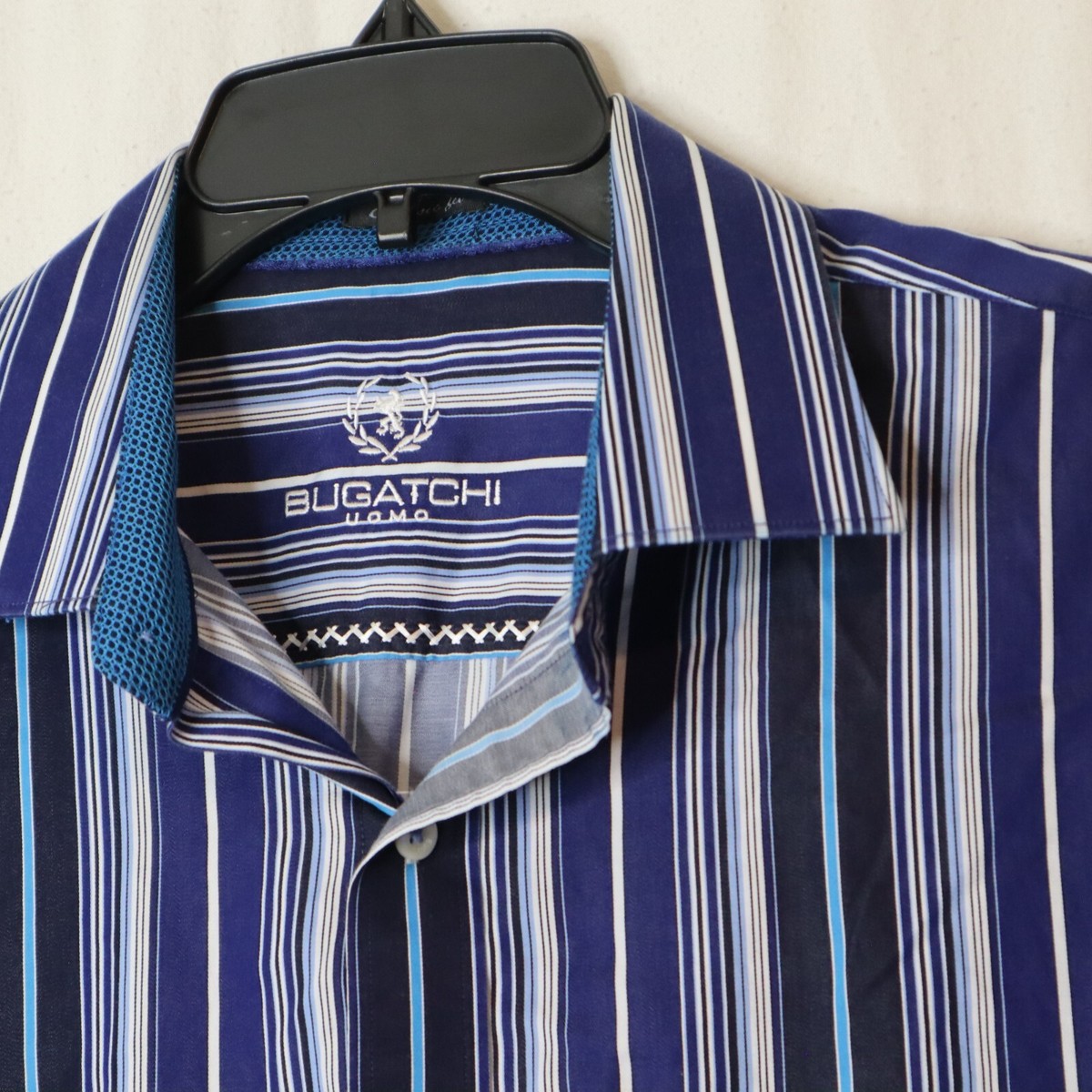 bugatchi dress shirts UOMO Men's Long Sleeve Classic Fit Striped Designer Shirt Size L The notched cuffs are adjustable to allow for customized fit and also convertible to accommodate cufflinks Bugatchi Uomo Dress Shirt Mens