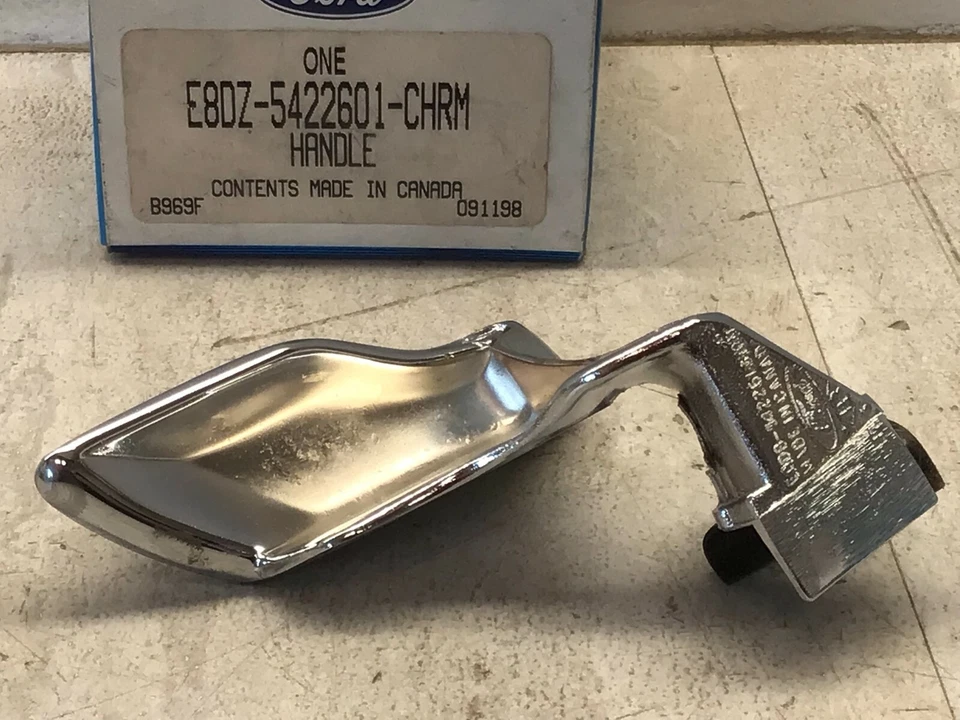 Manija de puerta interior del lado del conductor Ford Taurus 1986-1989 OEM E8DZ-5422601-CHRM Foto 2 de 3
