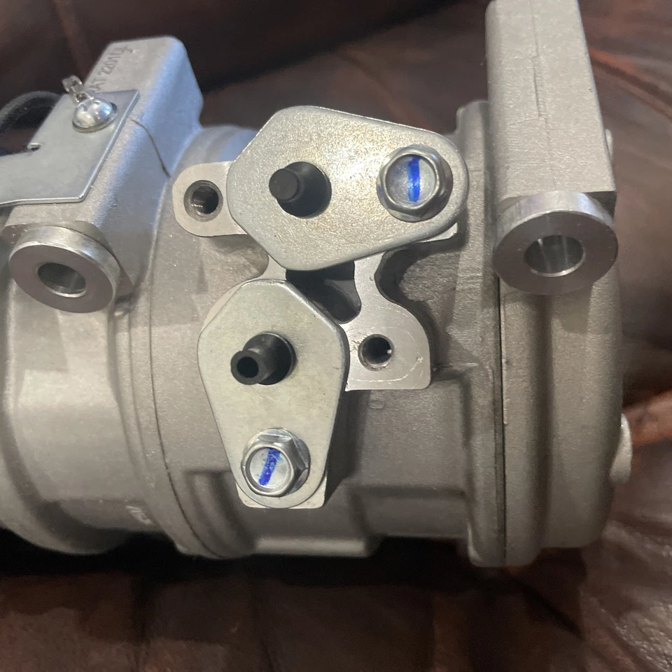 Compresor de aire acondicionado UAC CO 10854C para Toyota Sienna 04-07 Foto 4 de 4