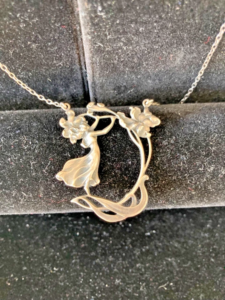 Collier Art Nouveau Jeune Fille en Fleur argent noirci - Photo 2/4