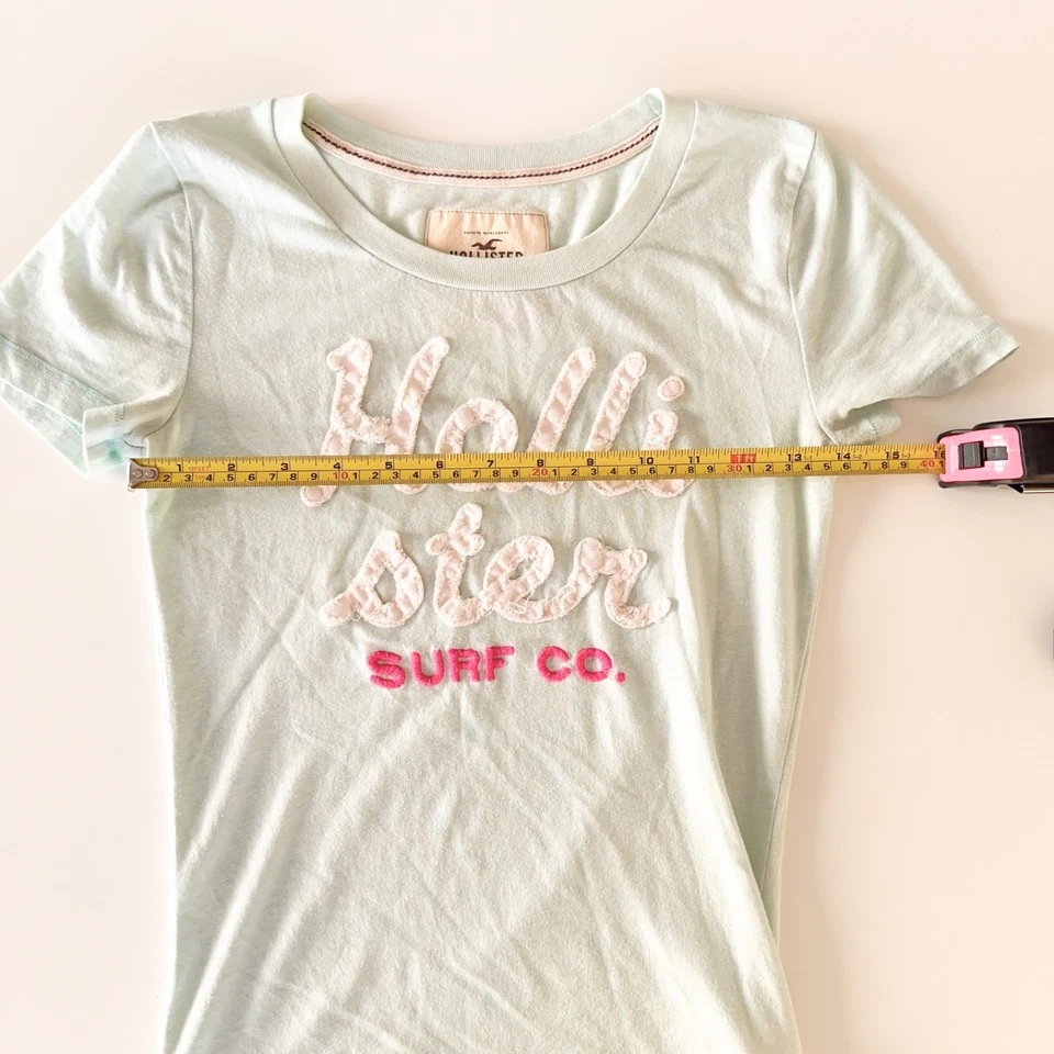 Camiseta de bebé Hollister Co. azul claro como nueva VERDADERA VINTAGE 2000 con letras rosas Foto 3 de 4
