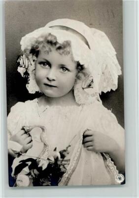 40136590 - Girl wearing a white embroidery hat hat fashion