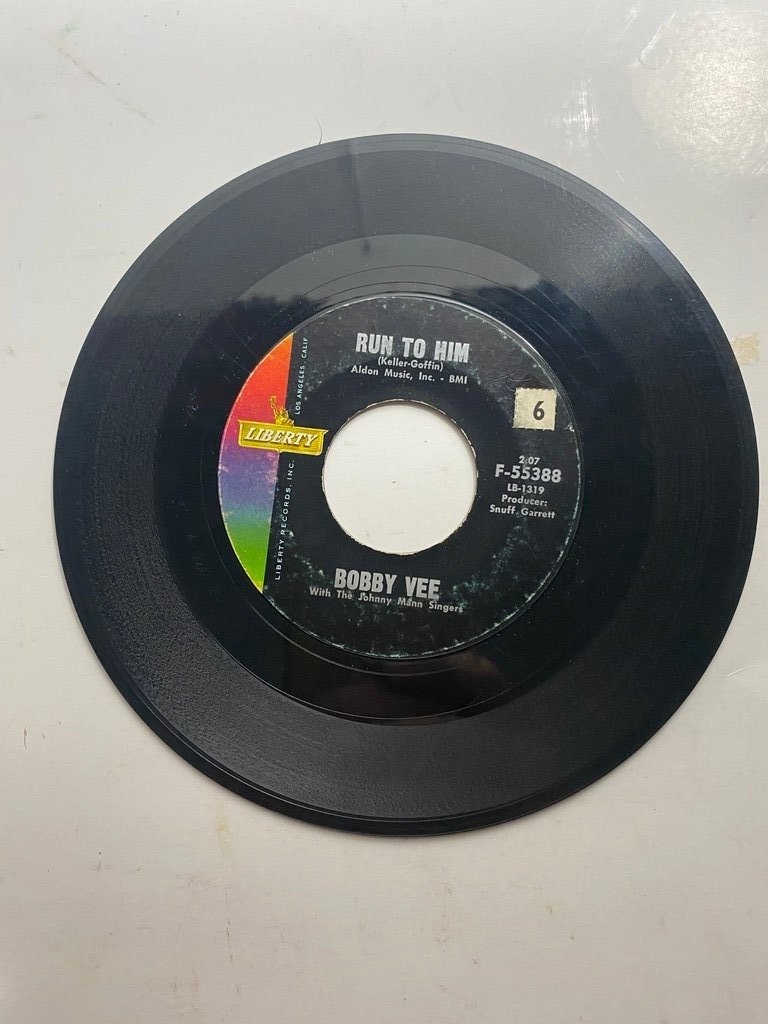 Bobby Vee - Walkin' With My Angel 7