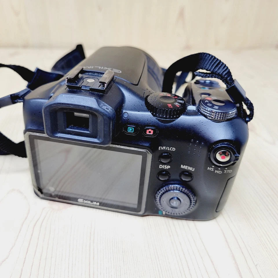 Cámara digital Casio Exilim EX-F1 NO ENCIENDE Foto 3 de 4