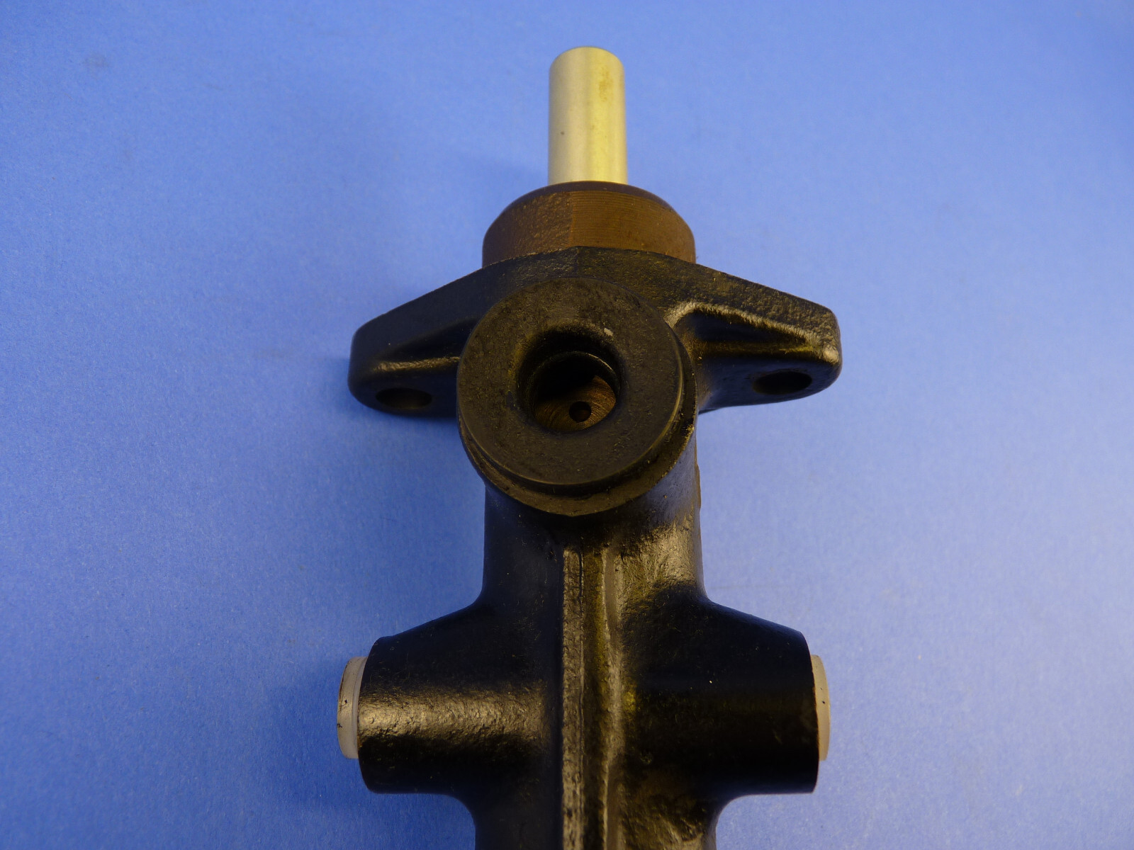 Maserati Biturbo NOS ATE brake master cylinder 317420112