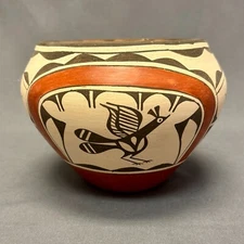 Ruby Panana, Zia Pueblo Pot with Roadrunner Design -JM65