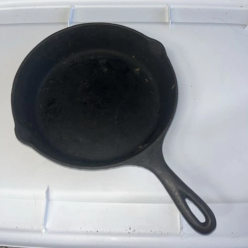 Vintage Lodge #6 Cast Iron Skillet - Single Notch Heat Ring raised "S" mark