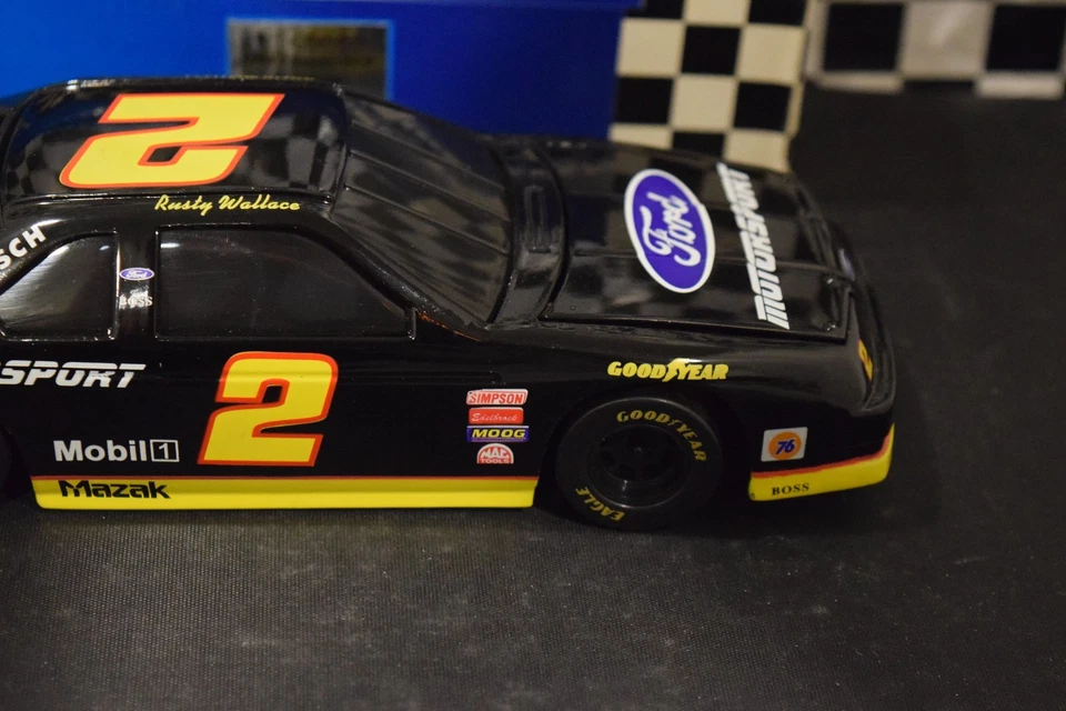 Action Platinum Series 1994 Rusty Wallace #2 Ford Bank 1:24 Scale 1 Of 3,504 - Image 4 of 4