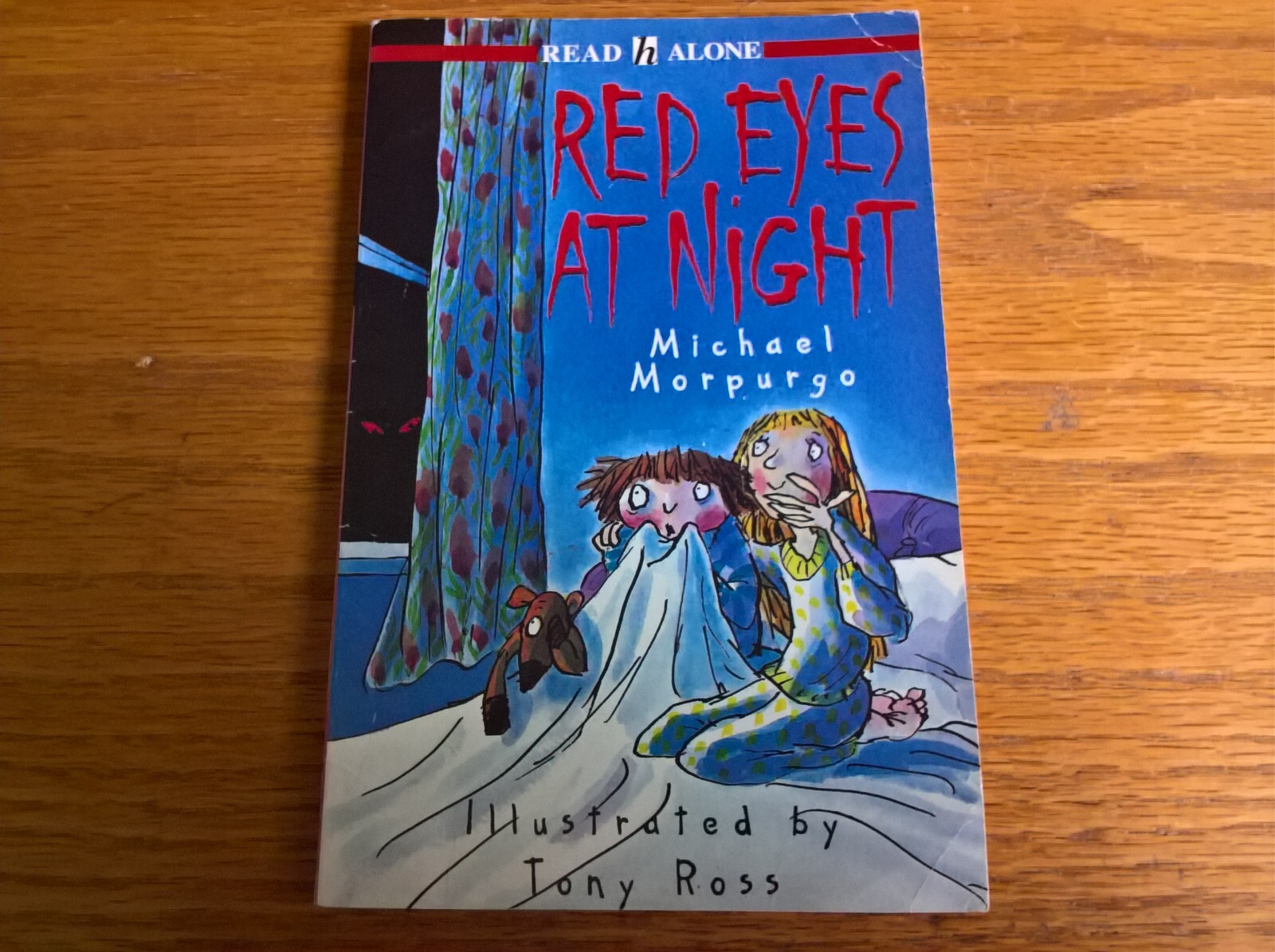 SIGNED Red Eyes At Night by Michael Morpurgo pb children's fiction