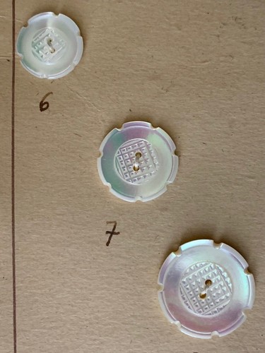 Antique 1900s M.B.R French Mother of Pearl Buttons on card - Flowers & Round - Picture 11 of 11