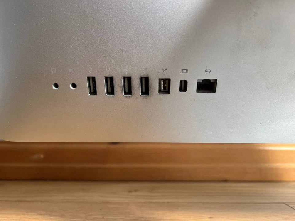 iMac 21.5" 500gb HDD, Intel Core 2 Duo, 4gb Ram, mid 2010,+Windows 10 Bootcamp! - Image 4 of 4