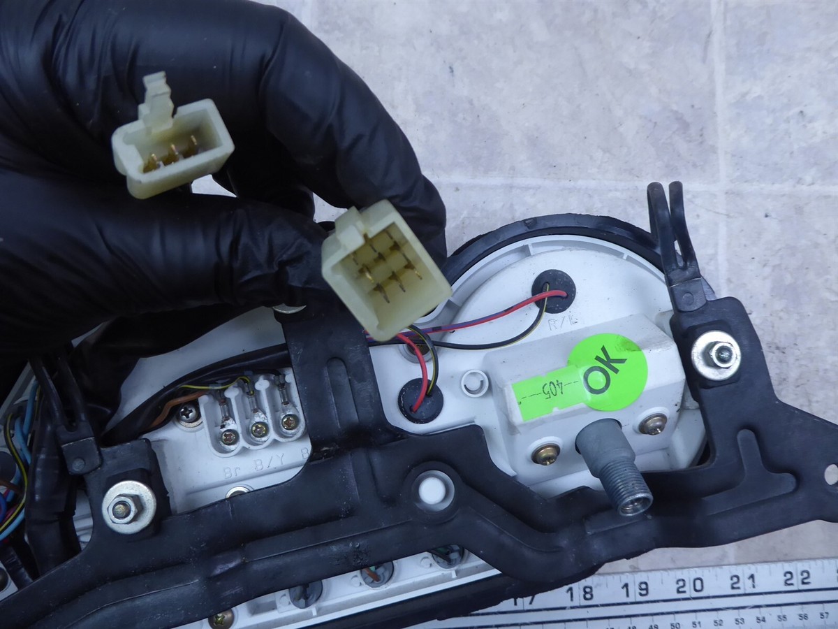 1992 Kawasaki ZX600D Ninja K405) speedo tach tamp gauge cluster