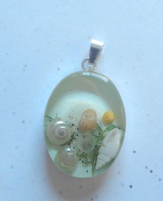 Fashion Pendant-Sea Shells-oval-light green background-6 small shells 