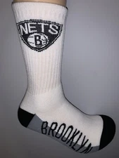 BROOKLYN NETS NBA LOGO MENS WHITE CREW LENGTH SOCKS LARGE