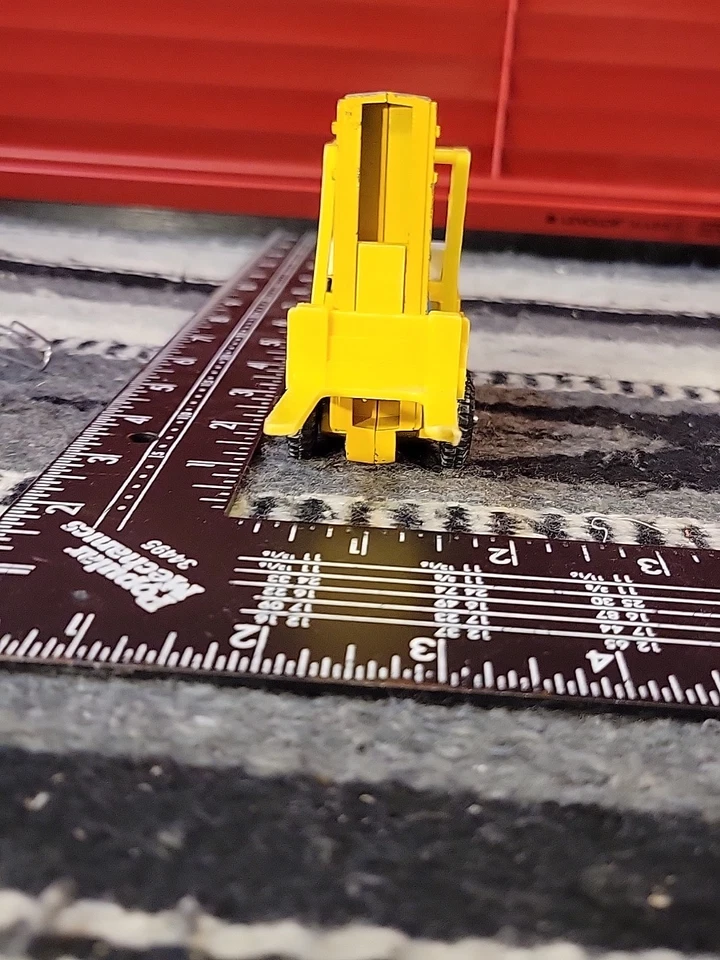 Allis Chalmers Lift Truck 1/32 Diecast Forklift Replica Collectible By Corgi - Image 3 of 4