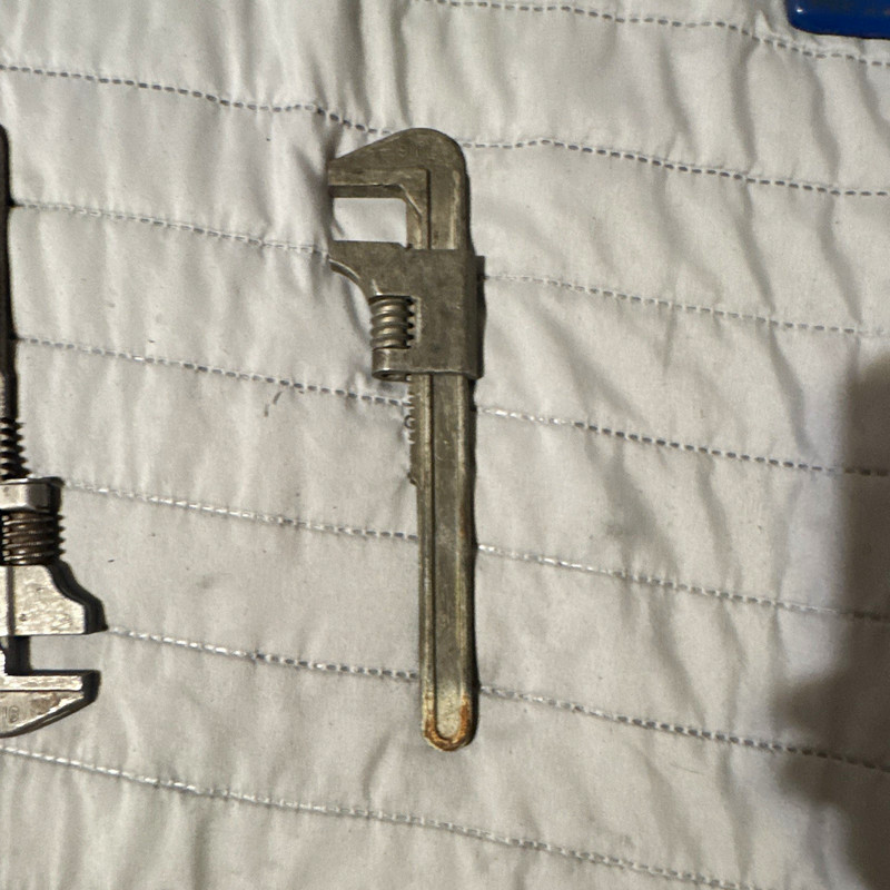 9 in Adjustable Pipe Wrench Forged Steel Silver Serrated Jaw SAE Non-Ratcheting