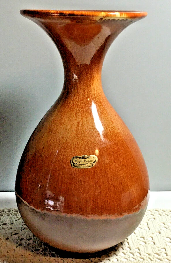 Jarrón de arte de cerámica Royal Haeger vintage de 10" marrón - Contiene 48 oz. Foto 2 de 4