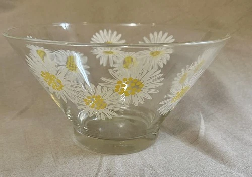 Vintage Anchor Hocking 10 1/2" White Daisy Glass Chip Salad Serving Bowl