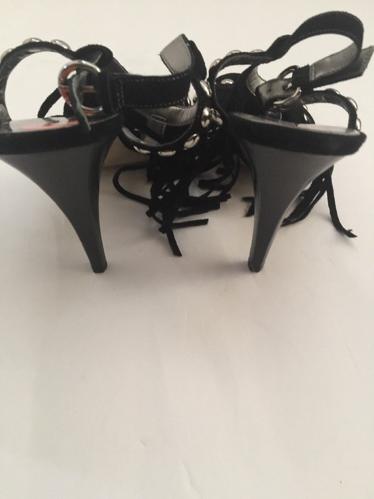 Sandales à Talons Guess Marciano Galiena - Noir Daim - Taille 9,5 M - Occasion Avec Boucle Et Franges