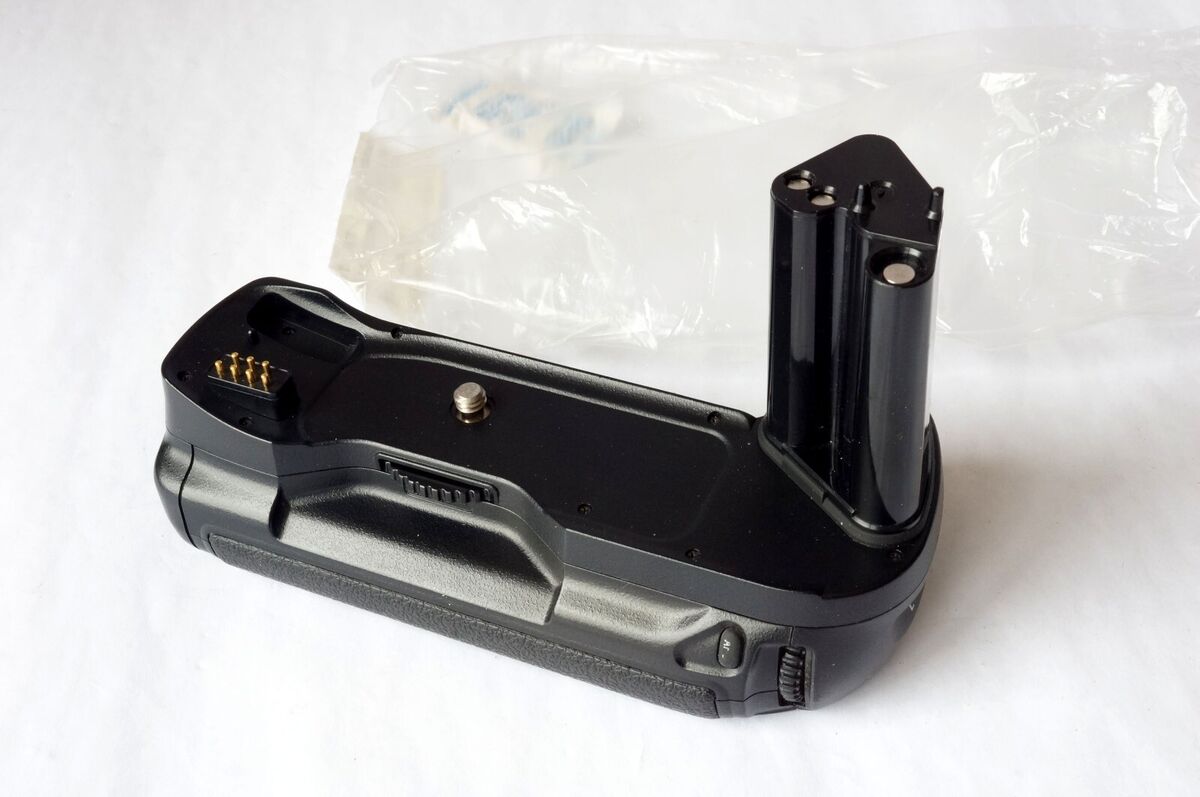 Nikon Mb-15 High Speed Battery Grip for F100 Film SLR Camera Nikon Mb-15 High Speed Battery Grip for F100 Film SLR Camera