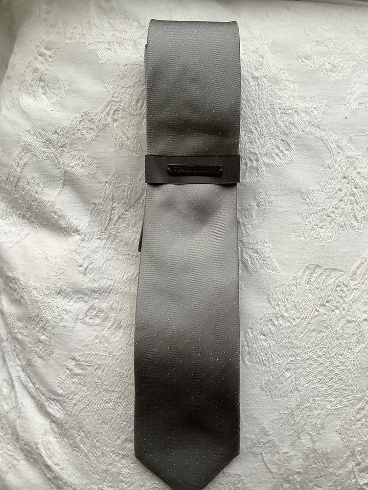 BNWT VINCE CAMUTO Men’s Silver Grey Polka Dot Classic Silk Tie — 第 2/4 张图片