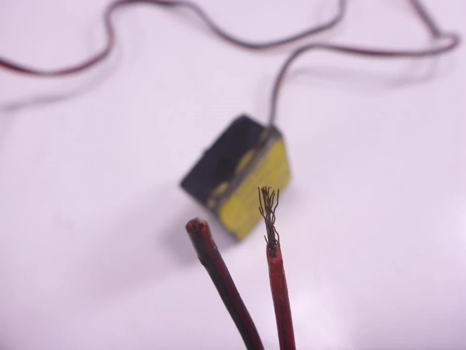 09 Husqvarna SM 610 relé flash A05-003 - Imagem 3 de 4