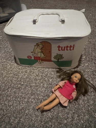 VINTAGE 1960'S MATTEL BARBIE TUTTI DOLL WITH CARRYING CASE