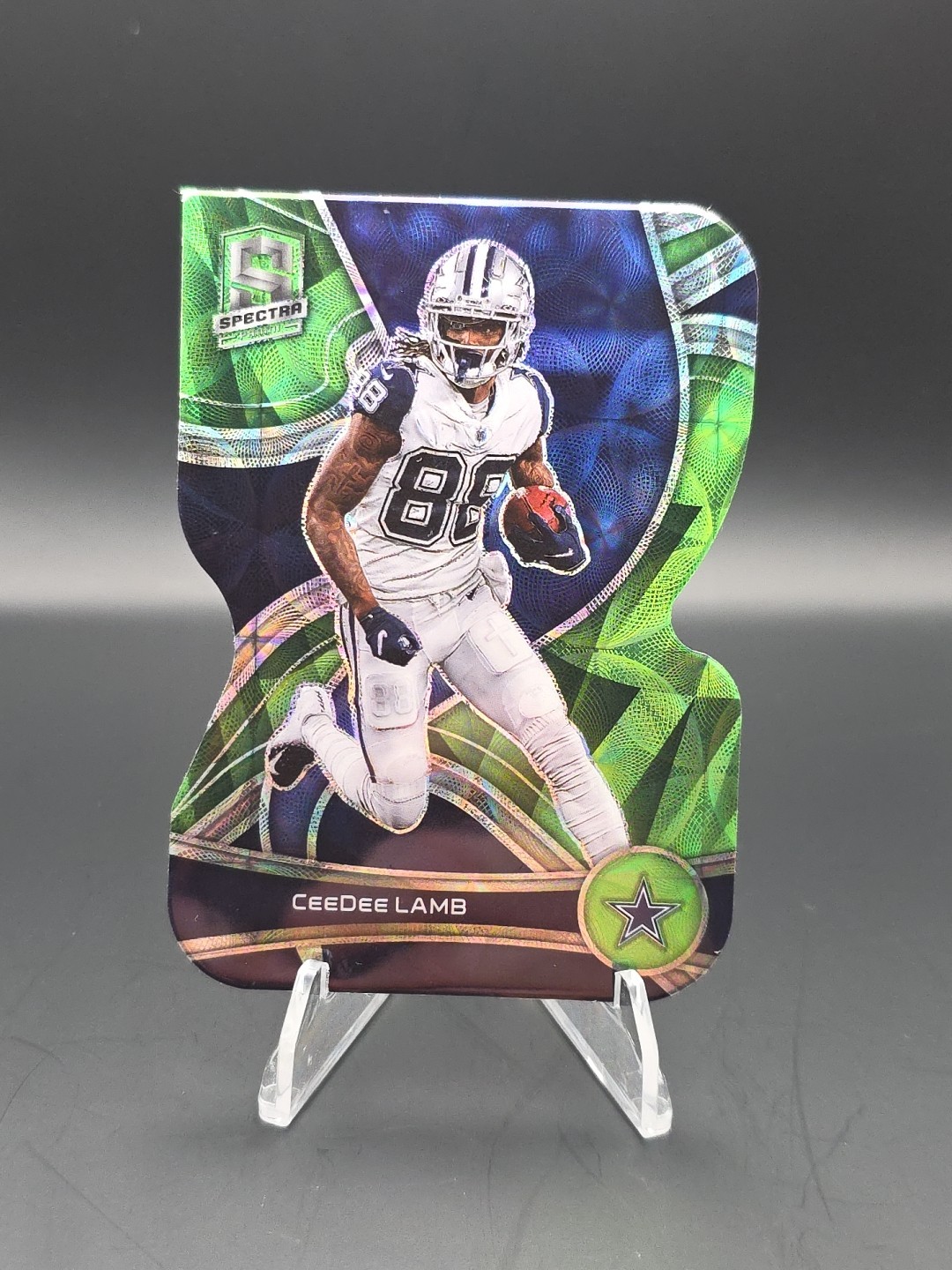 2022 Panini Spectra CeeDee Lamb #27 Neon Green Prizm Die-Cut /30 See Description