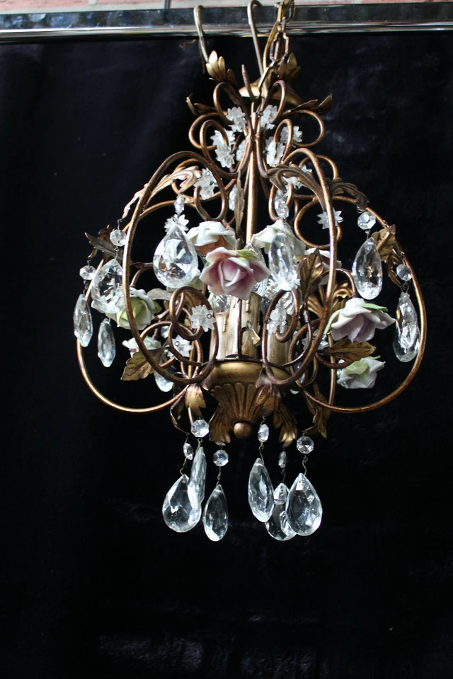 Candelabro floral vintage francês flores de porcelana vidro gotas de cristal - Imagem 2 de 4