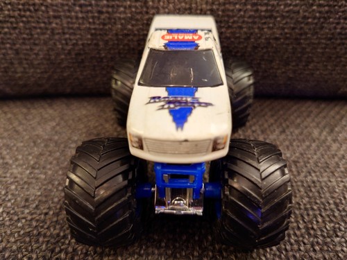 Monster Jam 1:64 Razin Kane Blue Rims and Chassis Spinmaster - Picture 8 of 9