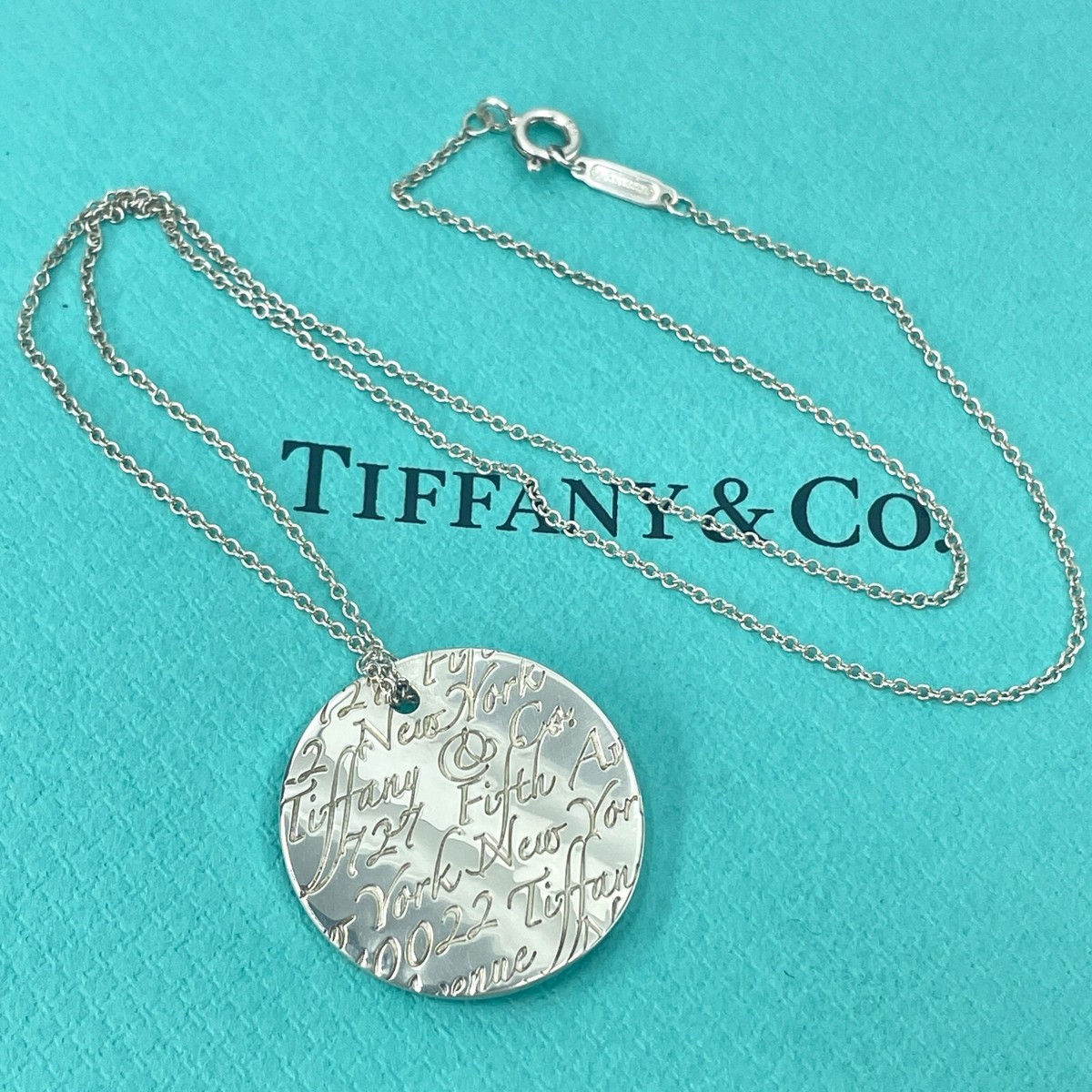 アクセサリー Tiffany & Co. notes round Tiffany & Co. Notes 727 Fifth Avenue New York Round Pendant