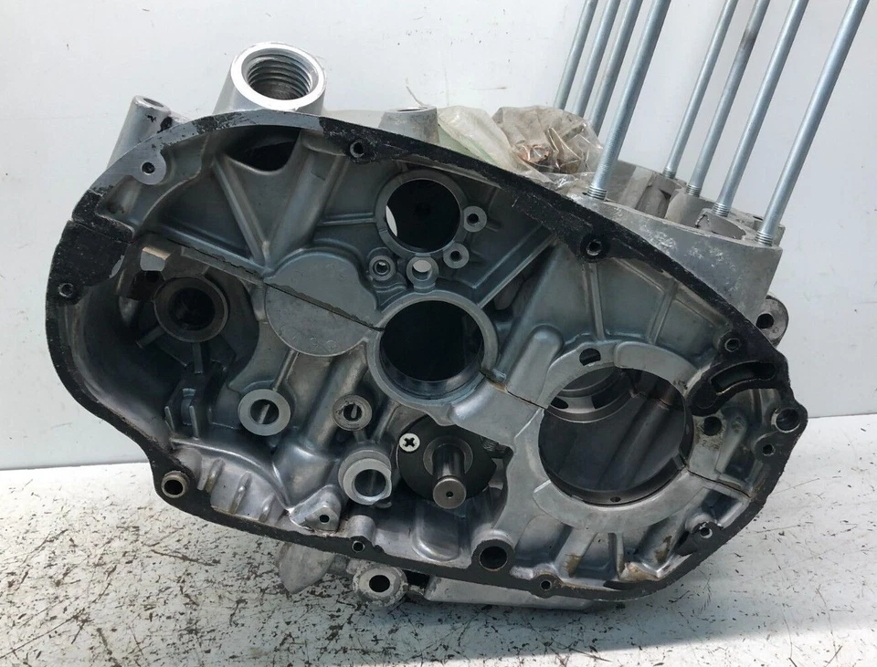 雅马哈 XS2 650 XS 650 发动机保护壳/顶部和底部 + 硬件 (1972) — 第 2/4 张图片