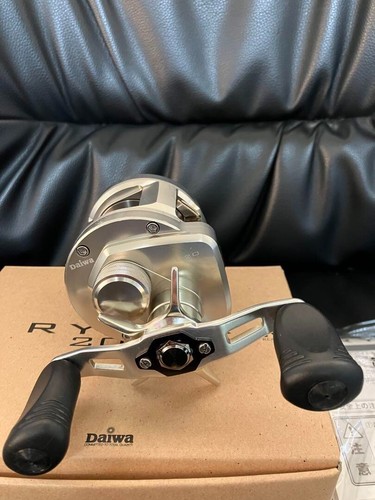 Carrete de baitcasting para mano derecha Daiwa Ryoga 2020 usado con caja enviado desde Japón - Imagen 8 de 16