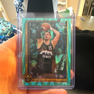 Topps Chrome Nikola Jokić Denver Nuggets #12 Parallel 136/199 2024-25