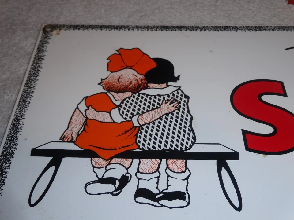 DE COLECCIÓN "BEBIDA NARANJA APRETAR NIÑO NIÑA BESÁNDOSE 18" PORCELANA METAL SODA GAS LETRERO Foto 3 de 4